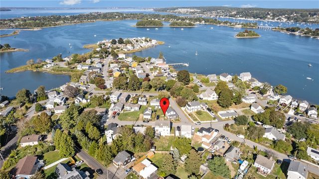 106 Cedar Avenue, Portsmouth, RI 02871