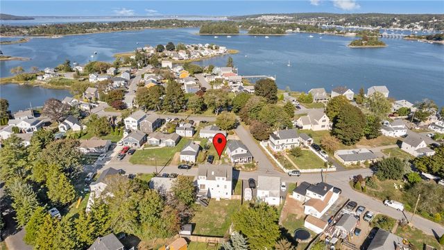106 Cedar Avenue, Portsmouth, RI 02871