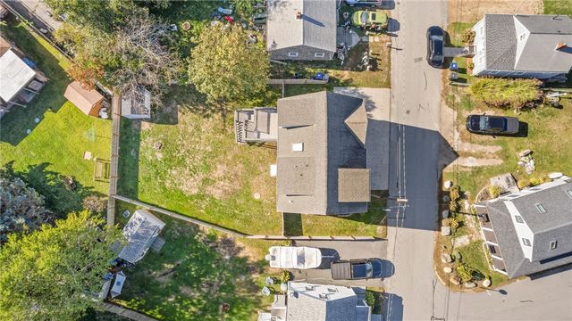 106 Cedar Avenue, Portsmouth, RI 02871