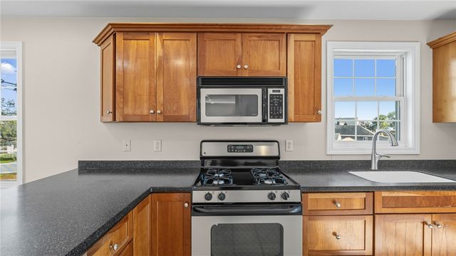 106 Cedar Avenue, Portsmouth, RI 02871