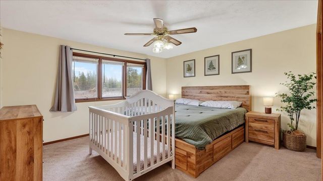 5323 E Quail Ln, Chattaroy, WA 99003