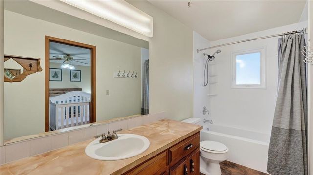 5323 E Quail Ln, Chattaroy, WA 99003