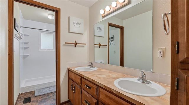 5323 E Quail Ln, Chattaroy, WA 99003