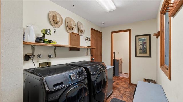 5323 E Quail Ln, Chattaroy, WA 99003