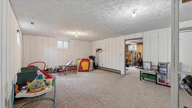 5323 E Quail Ln, Chattaroy, WA 99003