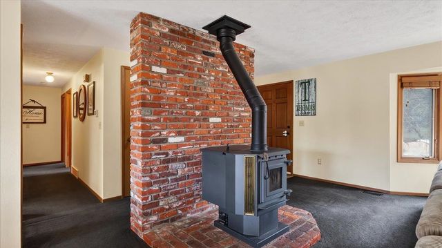 5323 E Quail Ln, Chattaroy, WA 99003