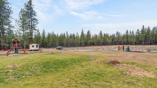 5323 E Quail Ln, Chattaroy, WA 99003