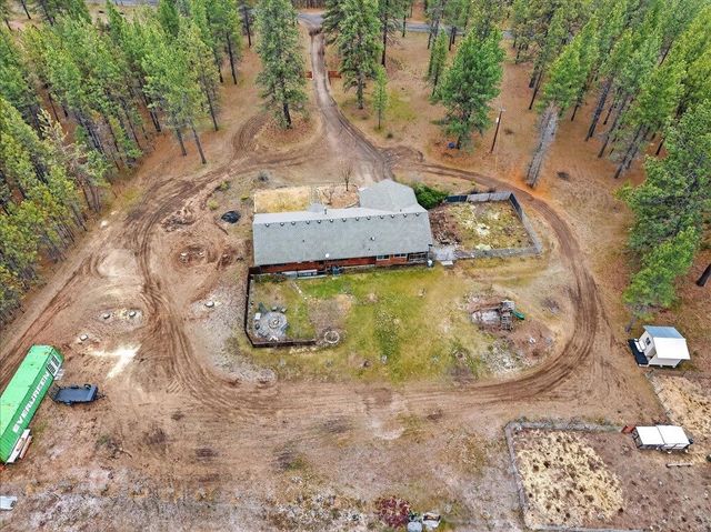 5323 E Quail Ln, Chattaroy, WA 99003