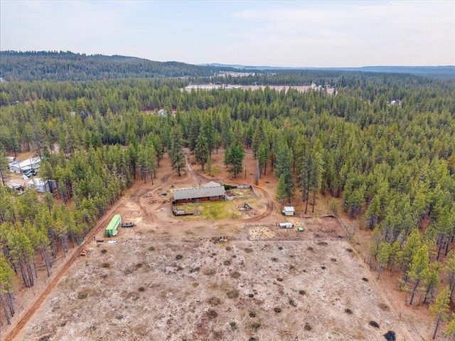 5323 E Quail Ln, Chattaroy, WA 99003