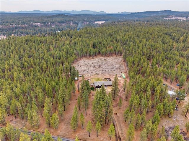 5323 E Quail Ln, Chattaroy, WA 99003