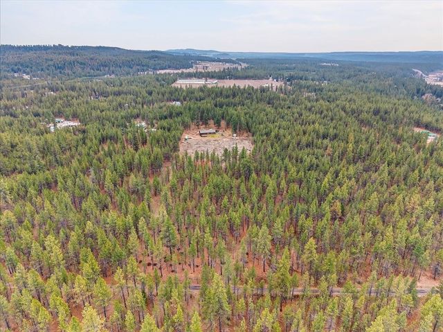 5323 E Quail Ln, Chattaroy, WA 99003