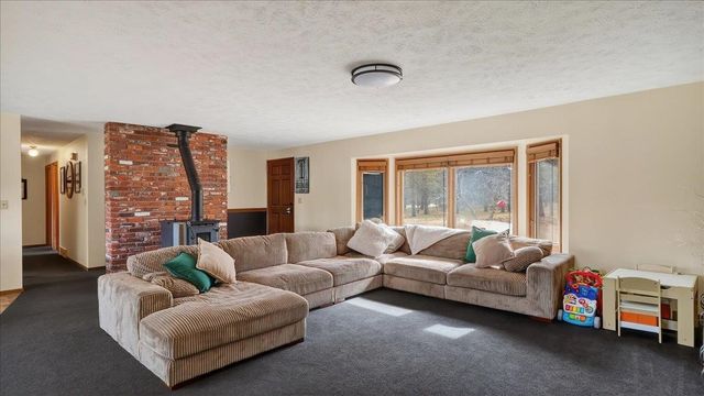 5323 E Quail Ln, Chattaroy, WA 99003