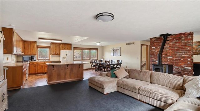 5323 E Quail Ln, Chattaroy, WA 99003