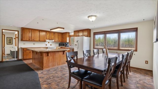 5323 E Quail Ln, Chattaroy, WA 99003