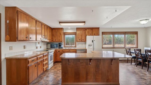 5323 E Quail Ln, Chattaroy, WA 99003