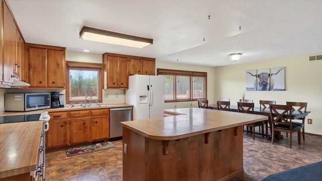 5323 E Quail Ln, Chattaroy, WA 99003