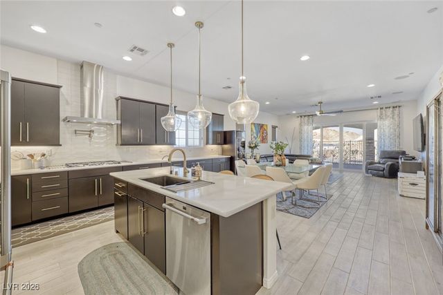 12 Tatahatso Point Street, Henderson, NV 89011