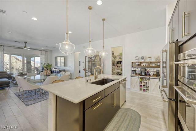 12 Tatahatso Point Street, Henderson, NV 89011