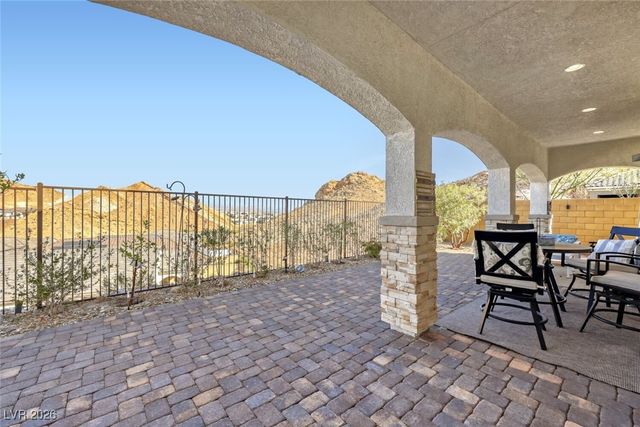 12 Tatahatso Point Street, Henderson, NV 89011