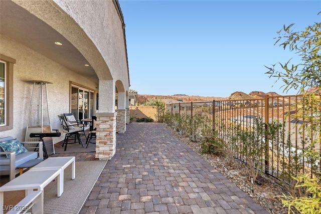 12 Tatahatso Point Street, Henderson, NV 89011