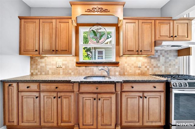 423 Closter Dock Road, Closter, NJ 07624