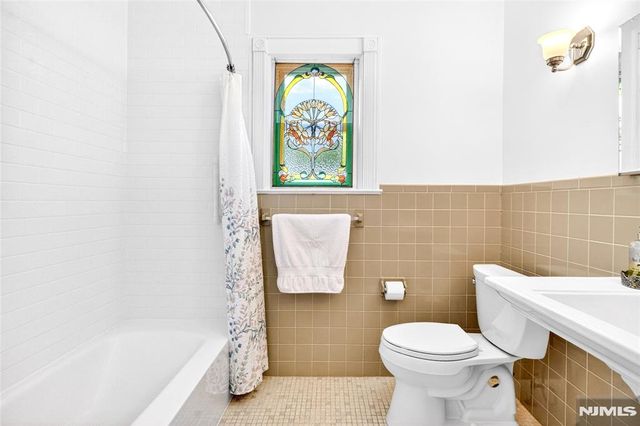 423 Closter Dock Road, Closter, NJ 07624
