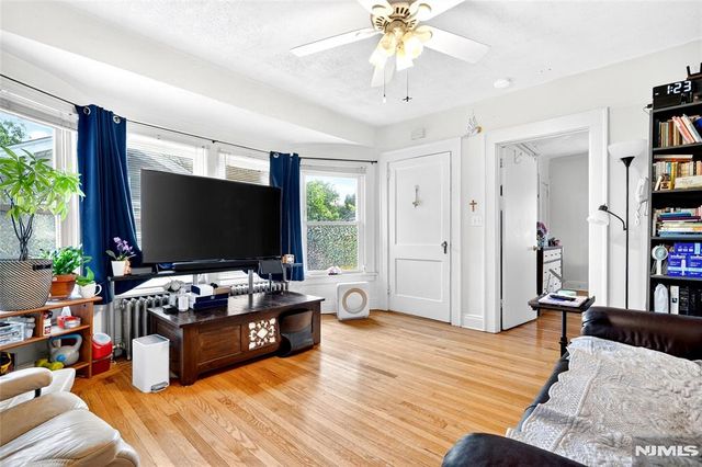 423 Closter Dock Road, Closter, NJ 07624
