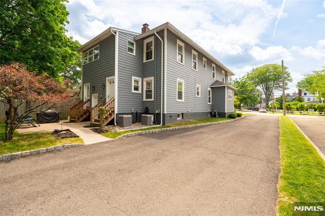 423 Closter Dock Road, Closter, NJ 07624