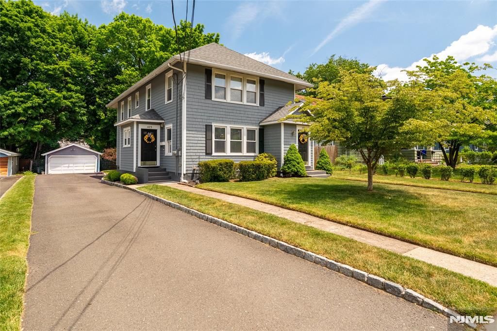 423 Closter Dock Road, Closter, NJ 07624