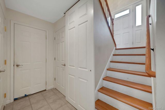 6 Foxwood Lane, Thornwood, NY 10594