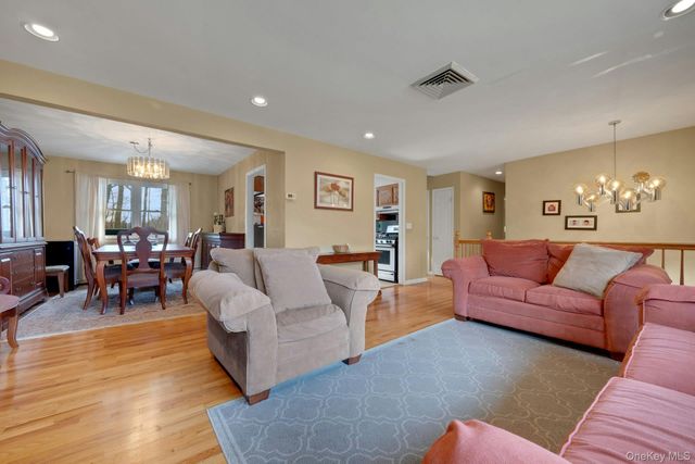 6 Foxwood Lane, Thornwood, NY 10594