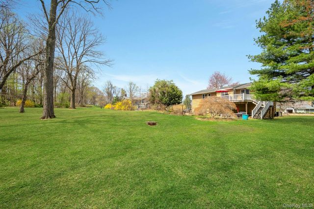 6 Foxwood Lane, Thornwood, NY 10594