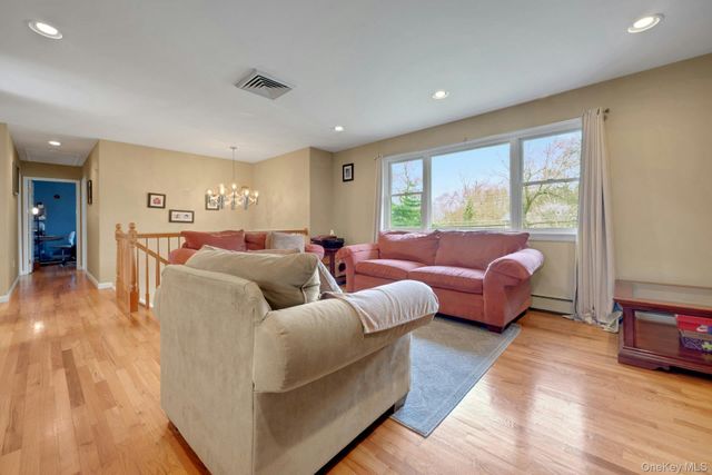 6 Foxwood Lane, Thornwood, NY 10594