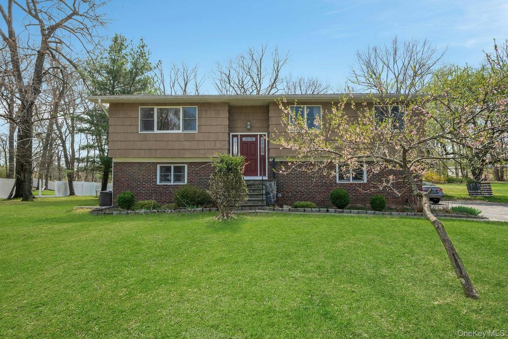 6 Foxwood Lane, Thornwood, NY 10594