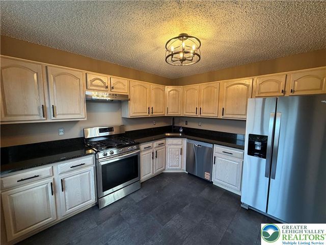 1941 Willings Lane, Lower Saucon Twp, PA 18055