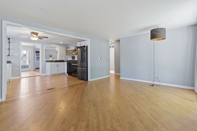 8753 S Kostner Avenue, Hometown, IL 60456