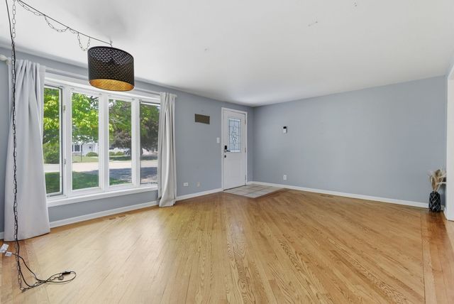 8753 S Kostner Avenue, Hometown, IL 60456