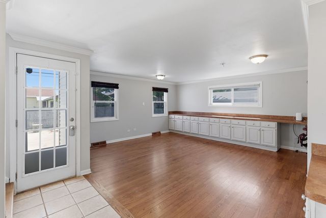 8753 S Kostner Avenue, Hometown, IL 60456