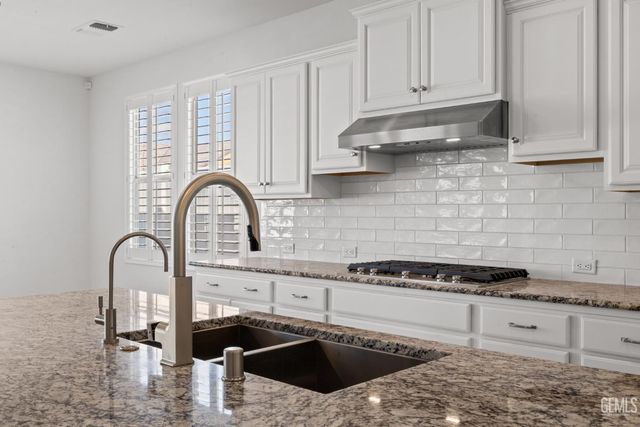 14706 Pemberley Passage Avenue, Bakersfield, CA 93311