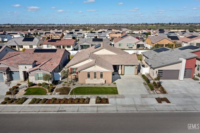 14706 Pemberley Passage Avenue, Bakersfield, CA 93311