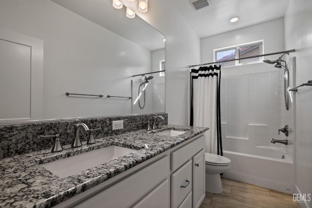 14706 Pemberley Passage Avenue, Bakersfield, CA 93311