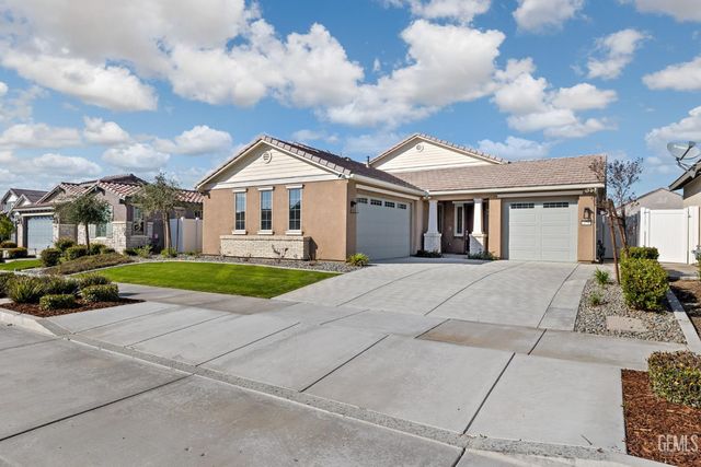 14706 Pemberley Passage Avenue, Bakersfield, CA 93311