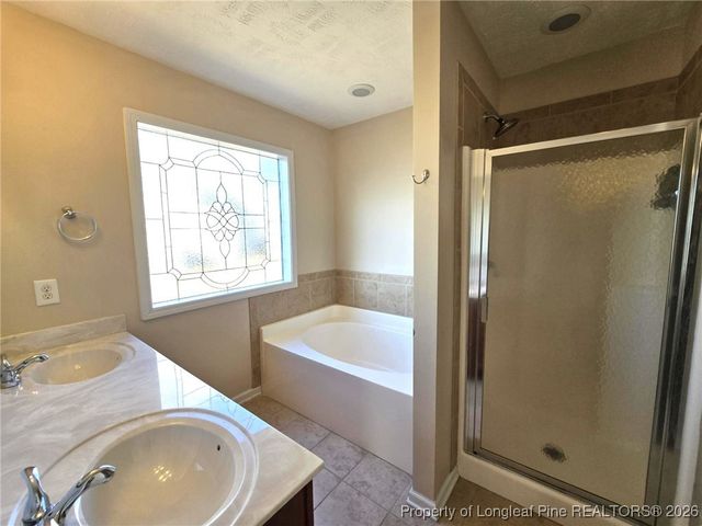 5241 Goshawk Drive, Hope Mills, NC 28348