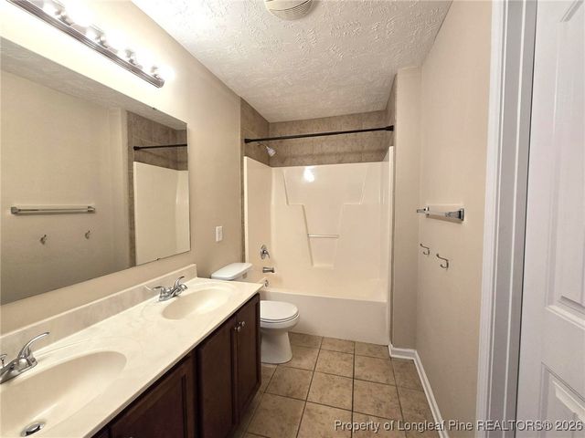 5241 Goshawk Drive, Hope Mills, NC 28348