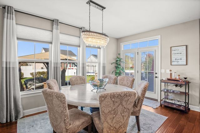 946 Glacial Falls Drive, Gilberts, IL 60136