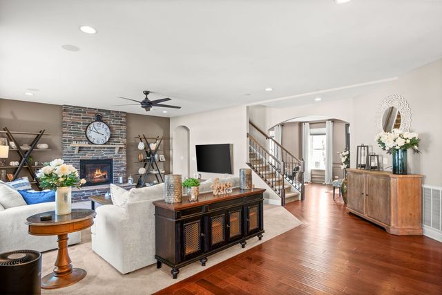 946 Glacial Falls Drive, Gilberts, IL 60136