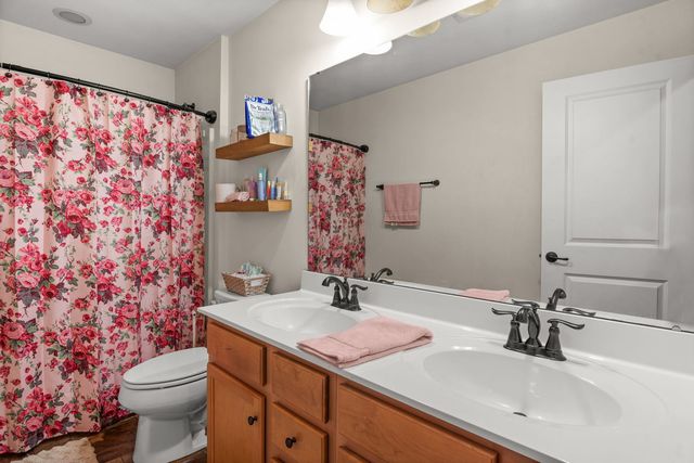 946 Glacial Falls Drive, Gilberts, IL 60136