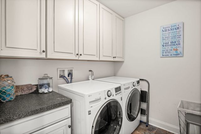 946 Glacial Falls Drive, Gilberts, IL 60136