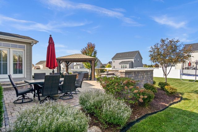 946 Glacial Falls Drive, Gilberts, IL 60136