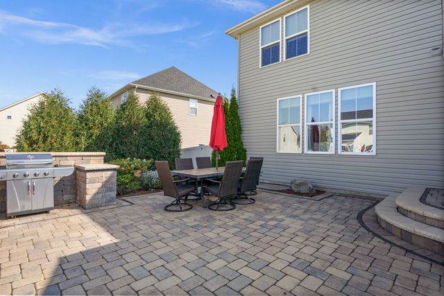 946 Glacial Falls Drive, Gilberts, IL 60136